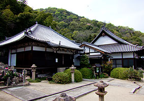 Iou-ji Temple / Hiraga-Gennai Seishi Monument